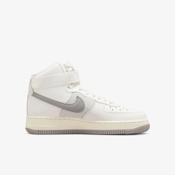 Nike Big Kid Air Force 1 High LE GS Basketball Shoes - Picture 2 of 4